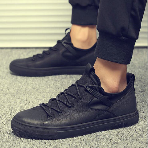 New Hot sale fashion male casual shoes all Black Men's leather casual Sneakers  fashion  Black white flats shoes LH-57
